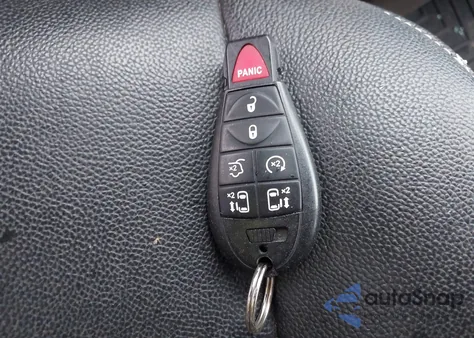 2016 Chrysler Town & Country Touring z USA, uszkodzony, nr VIN 2C4RC1BG6GR208690